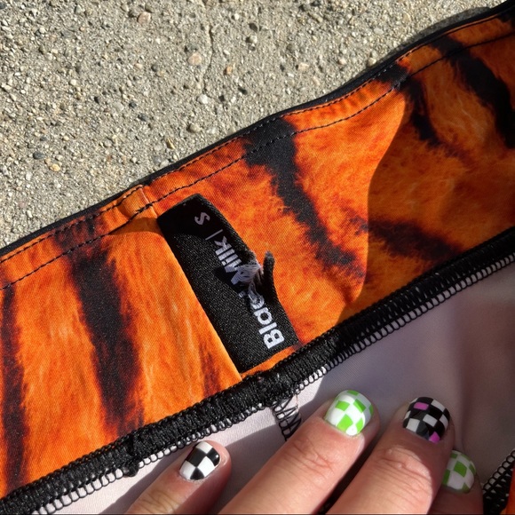 Black Milk orange tiger print biker short length leggings - Picture 4 of 4
